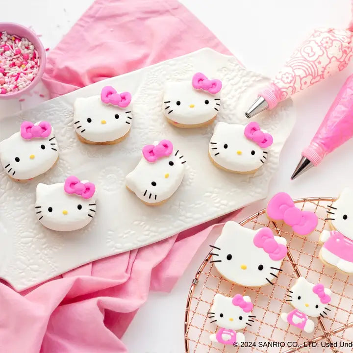 Hello Kitty 18 pc Ultimate Baking Party – Cookie, Cupcake & Tools
