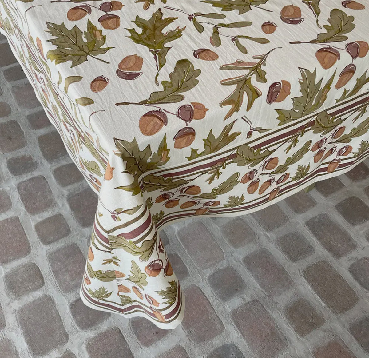 60x60 Acorns Tcloth