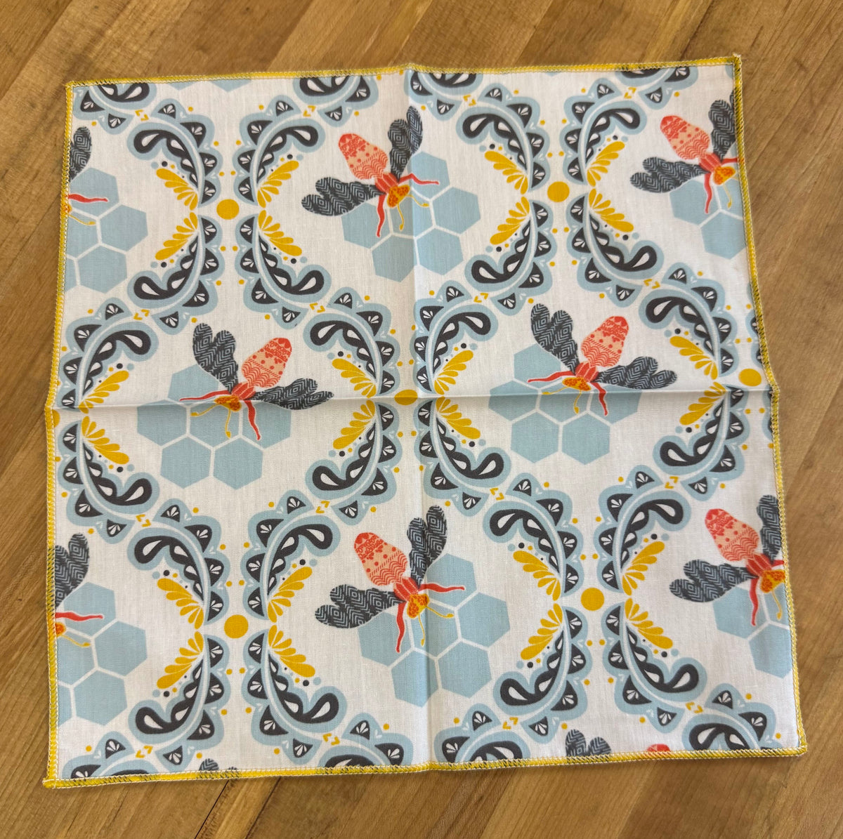 Honey Bee 10" S/4 Cloth Cocktail Napkins