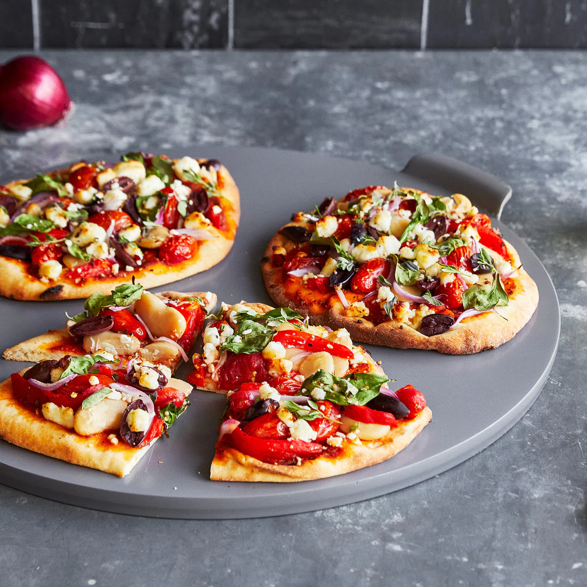 Cast Aluminum Gray 16.5" Round Premiere Pizza Pan