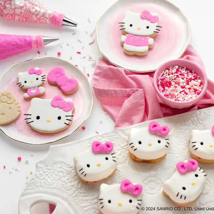Hello Kitty 18 pc Ultimate Baking Party – Cookie, Cupcake & Tools