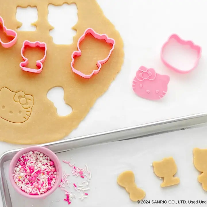Hello Kitty 18 pc Ultimate Baking Party – Cookie, Cupcake & Tools