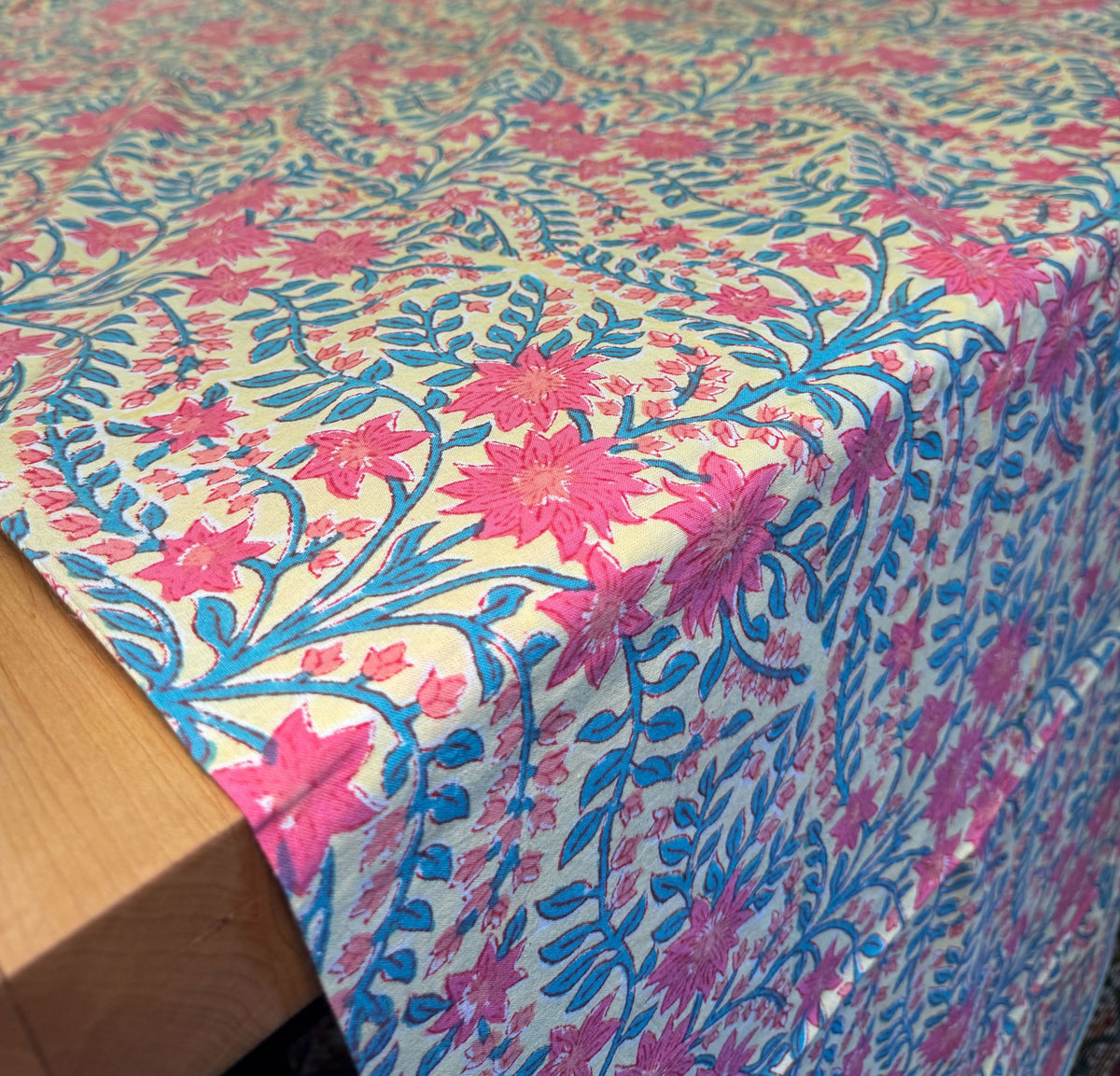 Tablecloth 86" Round Liverpool